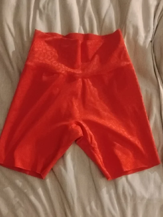 Women’sBuff Bunny High-Waist Red Camo Biker Shorts - Picture 1 of 4